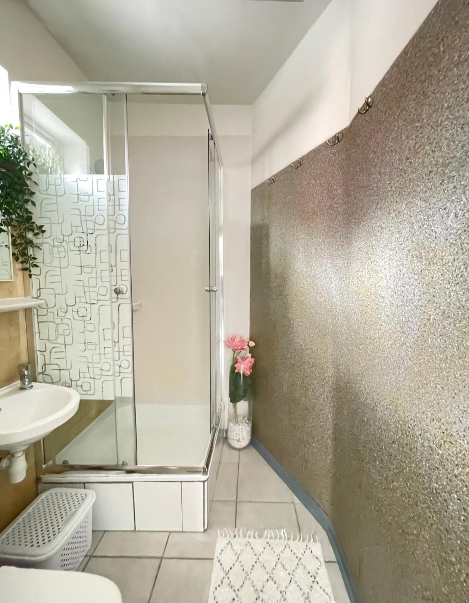 Alpesi Downtown Guest house